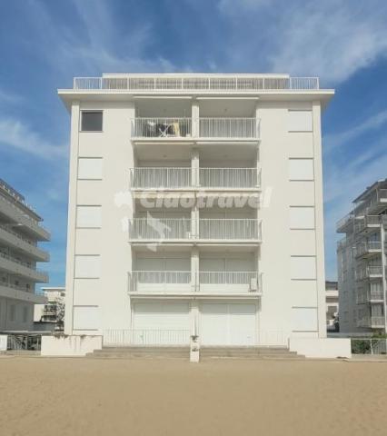 Isolabella apartmanház - Lido di Jesolo nyugat - a tenger felől