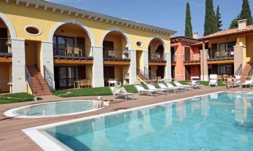 Corte Leonardo residence-Garda